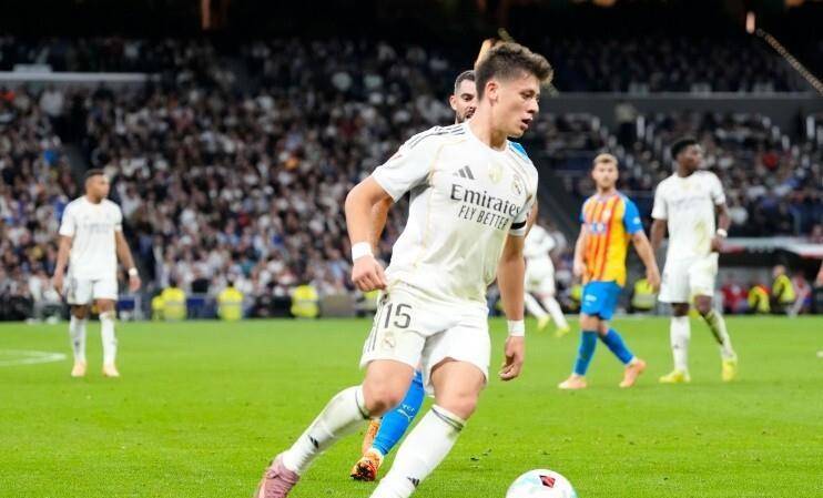 3-4爆冷出局！皇马三线溃败+联赛绝望，西甲死磕巴萨，换帅提上日程